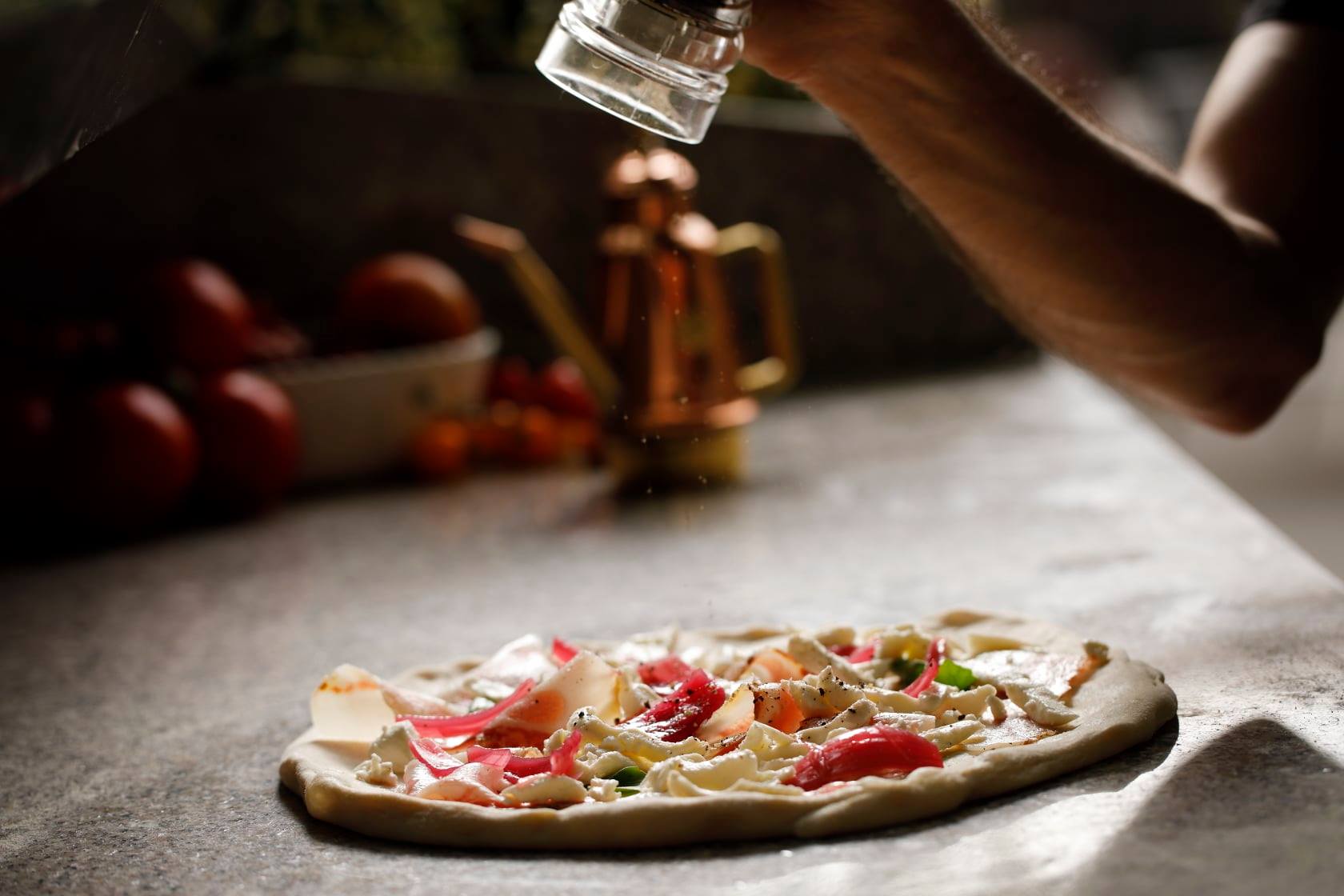 pizza preparazione