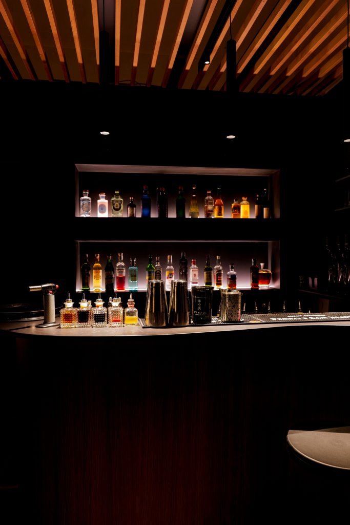 IZ COCKTAIL BAR