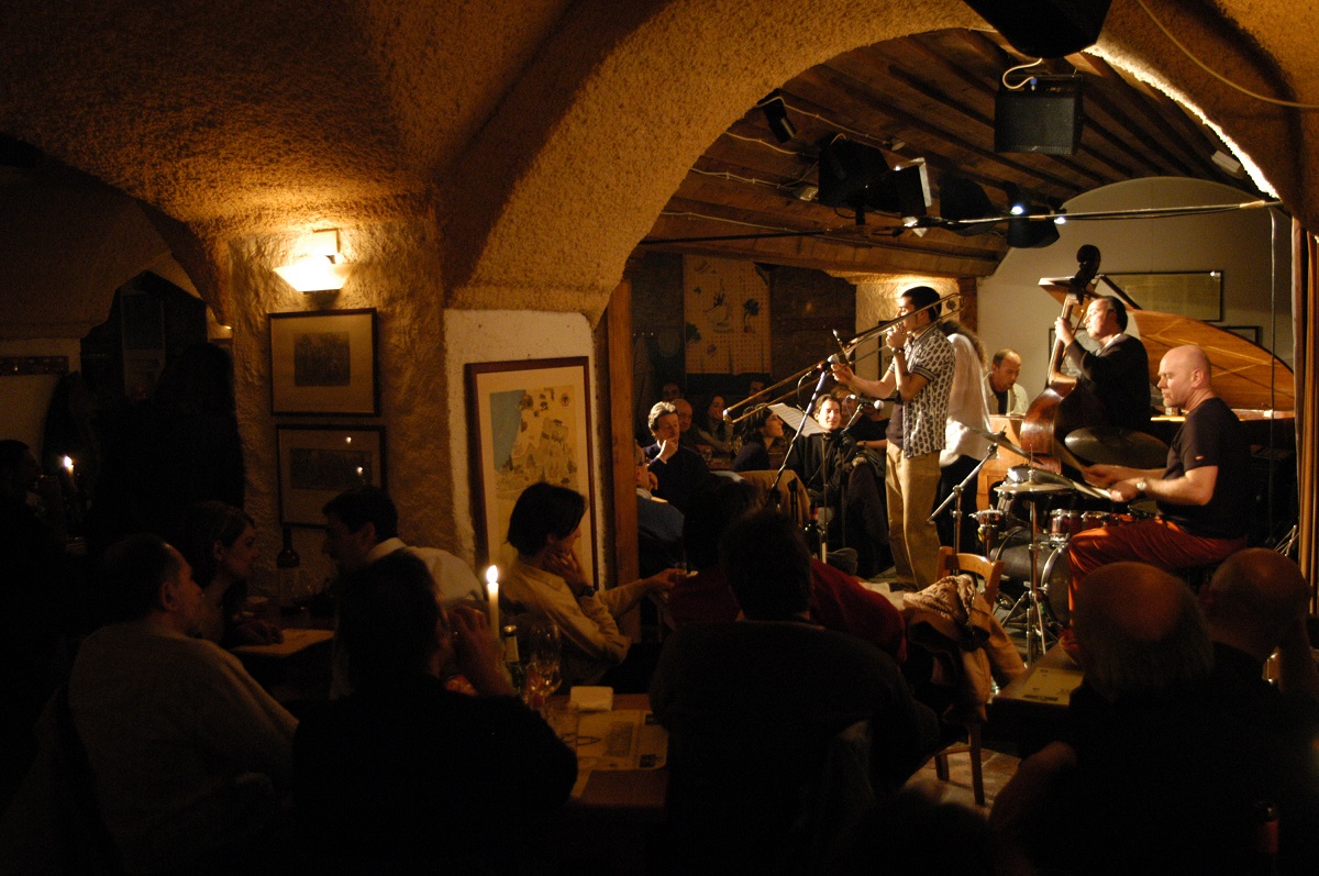 Il palco con Roberto Gatto e Gianluca petrella Febb 2003